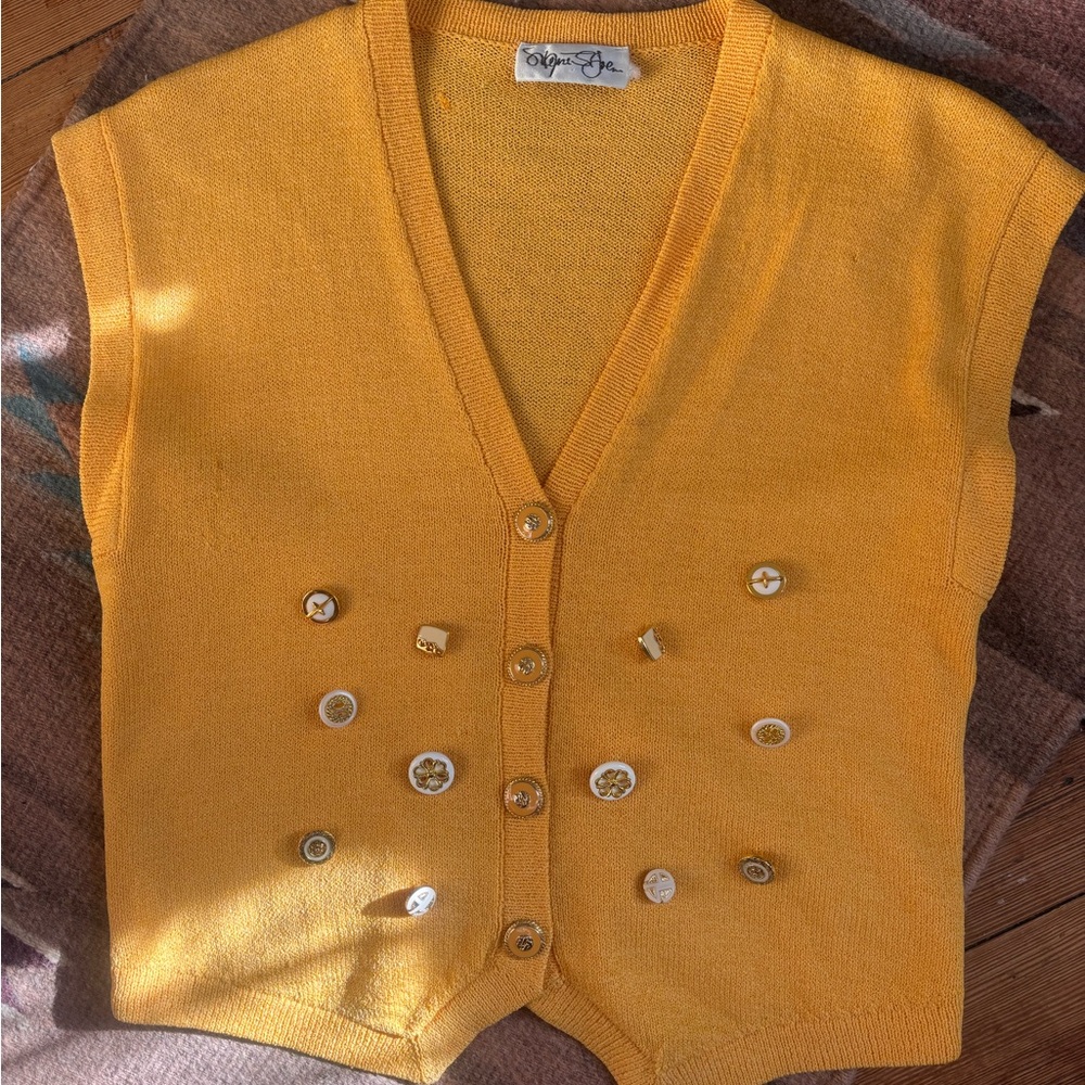 💛 Vintage Boutique Knit Vest | Designer Buttons 💛
